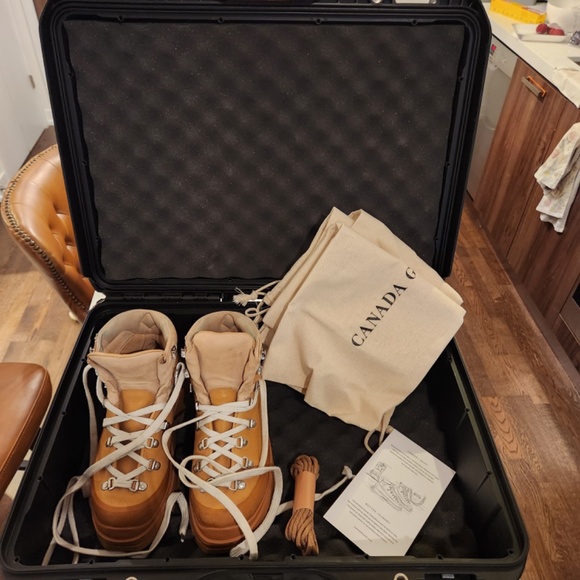 Canada Goose Journey Boot - Picture 2 of 5